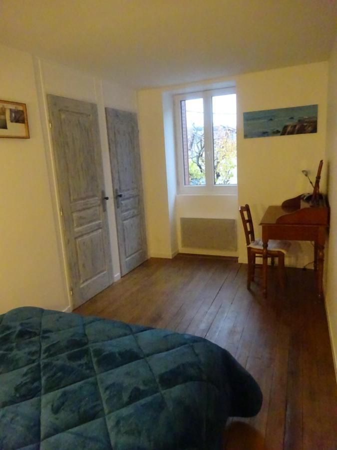 Chatte : Agreable Maison De Rue Luaran gambar